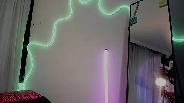 Sara_Foxx1 live cam on StripChat
