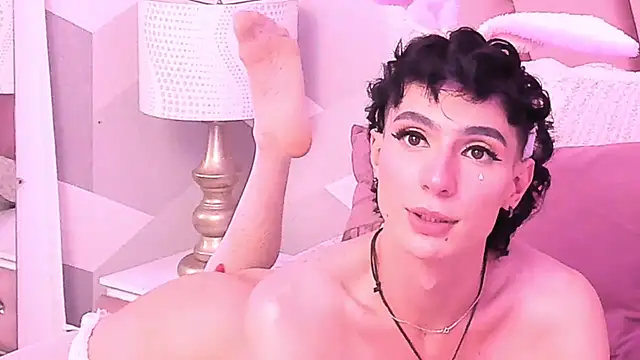 KylieMonnett live cam on StripChat