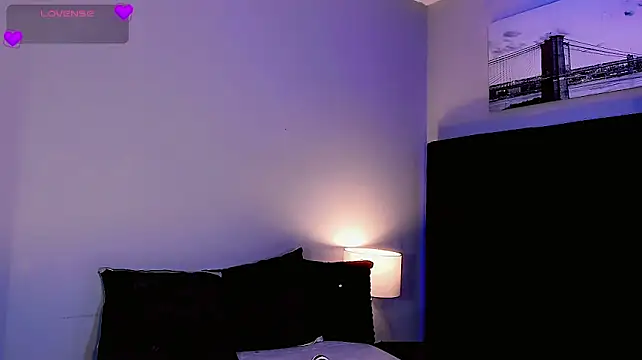 Kornylovee live cam on StripChat
