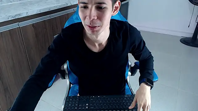 Brandon_Wolf live cam on StripChat
