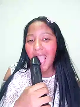Luna_Dorada live cam on StripChat