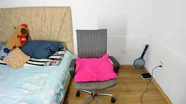 RachelJones_ live cam on StripChat