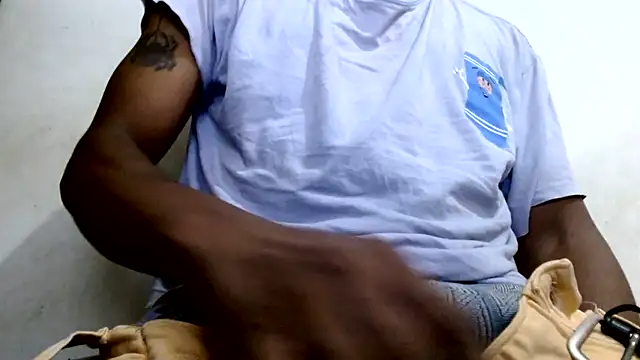 royblackbigpvt live cam on StripChat