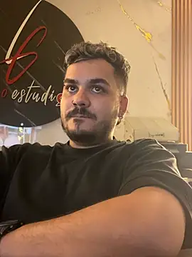 LatinBearX live cam on StripChat