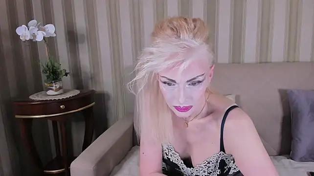 Rita_Farel live cam on StripChat