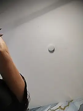 Zulema_R1 live cam on StripChat