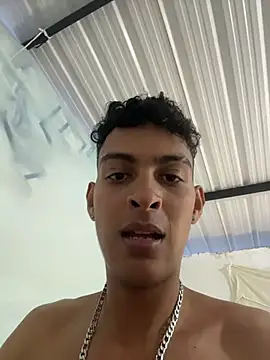 LuckyGuyyyy live cam on StripChat