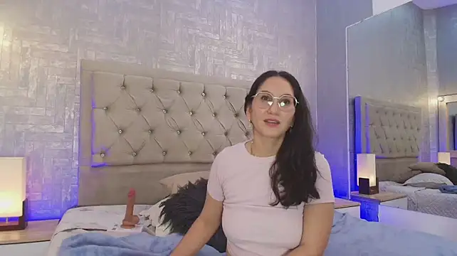 Antonella_Saa live cam on StripChat