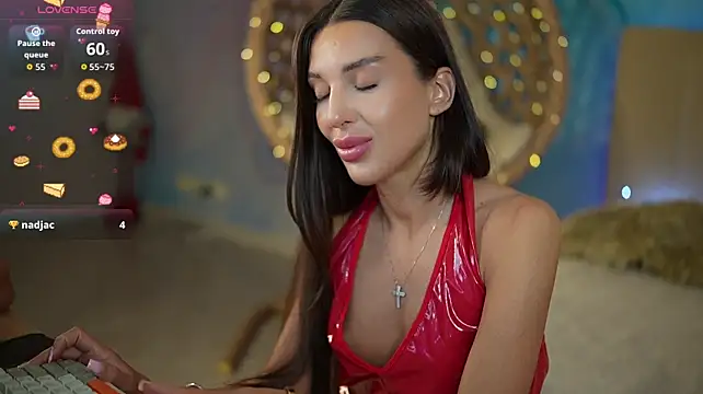 JasminBee live cam on StripChat