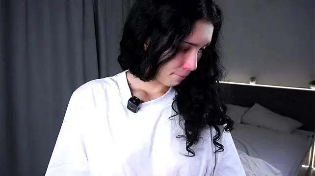 DeeannLaclair live cam on StripChat