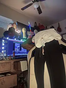 Motherbigbus live cam on StripChat