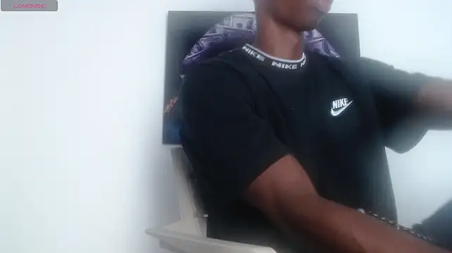 drake_brwon_23 live cam on StripChat