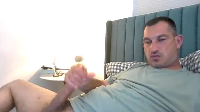 ckraiders84 live cam on StripChat