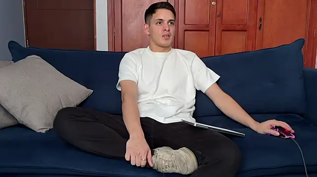 Enzho_liam live cam on StripChat