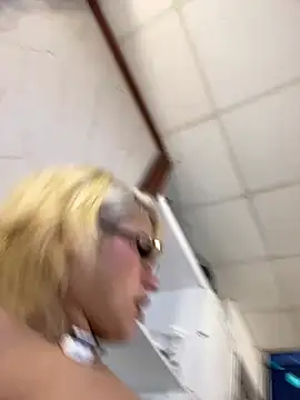 Eva_Feller69