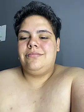 Hailey_Curvy