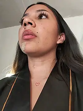 KamyGlam live cam on StripChat