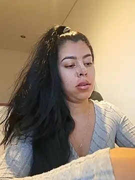 Luianna live cam on StripChat