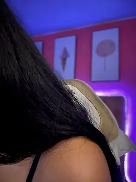 Sasha-firee live cam on StripChat