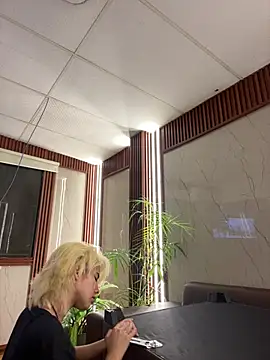 Eva_Feller69
