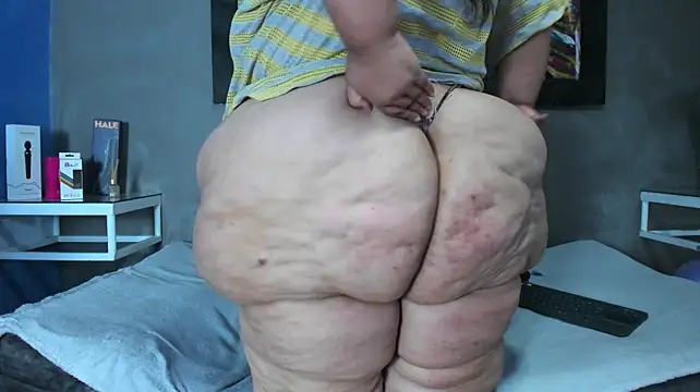 Charlotte_curvy_