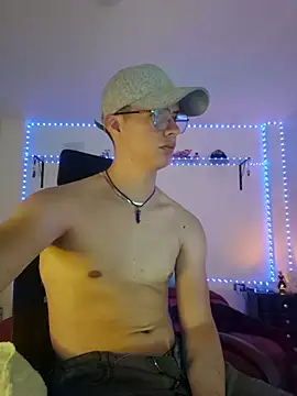 Brandon_starkk live cam on StripChat