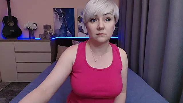 BlondPearl live cam on StripChat