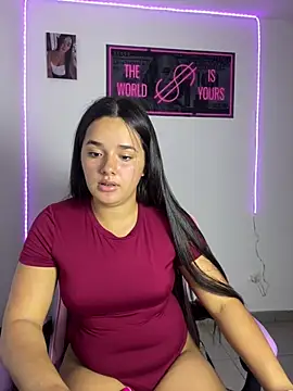 Luciaparker03 live cam on StripChat