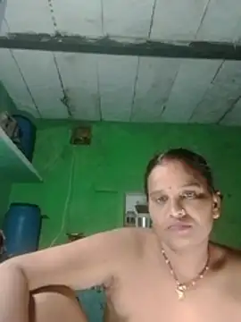 Shivani09900 live cam on StripChat