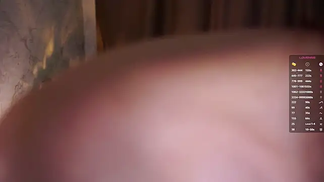 SuzieSpankwood live cam on StripChat