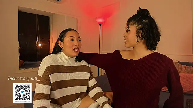 sweetgirlssx (G young) - Lick each other boobs😋