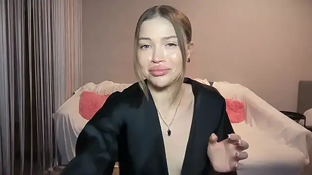 EmmyMills live cam on StripChat