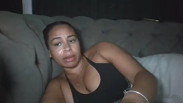 AriesBaddiee_ live cam on StripChat
