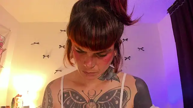 Alessamoth live cam on StripChat