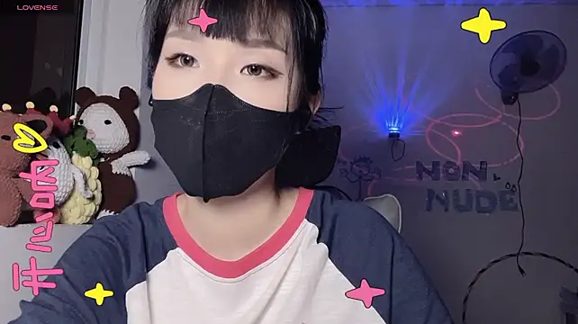 Tieu-May live room snapshot on Stripchat