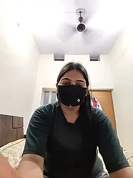 ravinaa5 live cam on StripChat