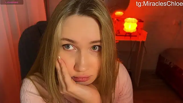 ChloeMillerMeow live cam on StripChat