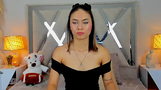 NicolMiller4 live cam on StripChat