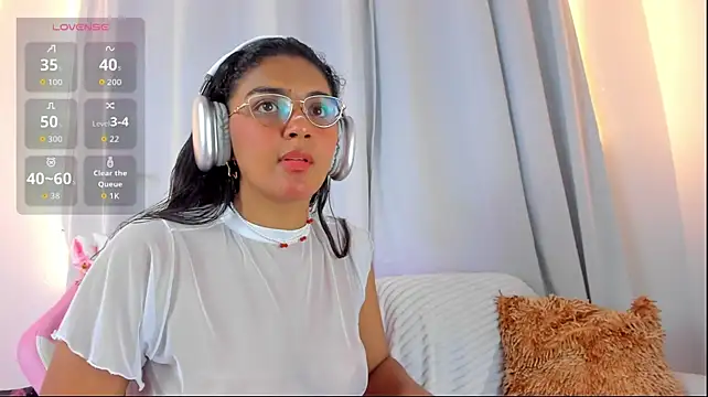 Melodymoore_ live cam on StripChat
