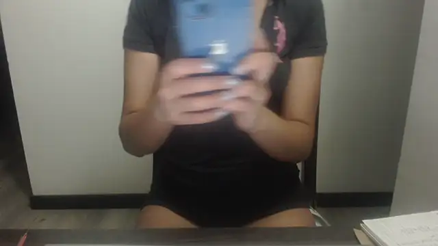 sabrina_v_ live cam on StripChat