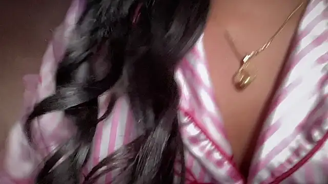 Exotic_alyssa69 live cam on StripChat