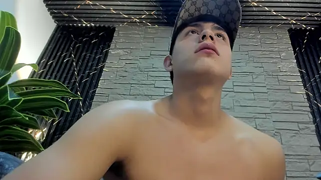 Lander_Cruz live cam on StripChat