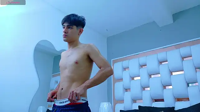 TaylerCruz live cam on StripChat