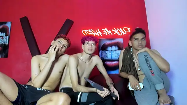 LOVE_KING1 live cam on StripChat