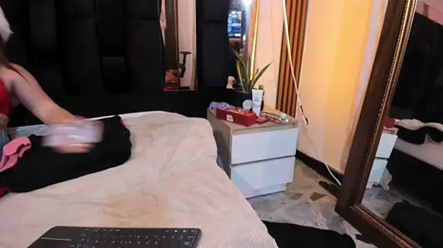 Red_juligp live cam on StripChat