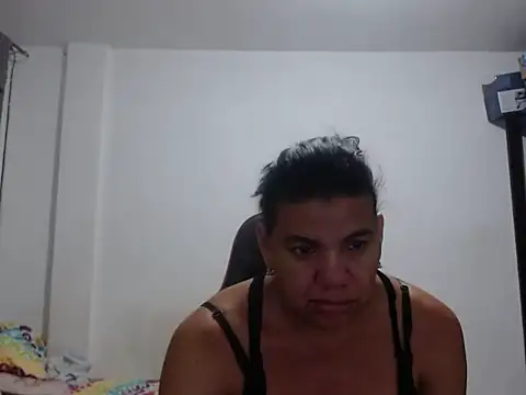 Adriana_0312 live cam on StripChat