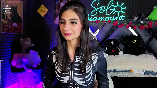 SolBeaumont1 live cam on StripChat