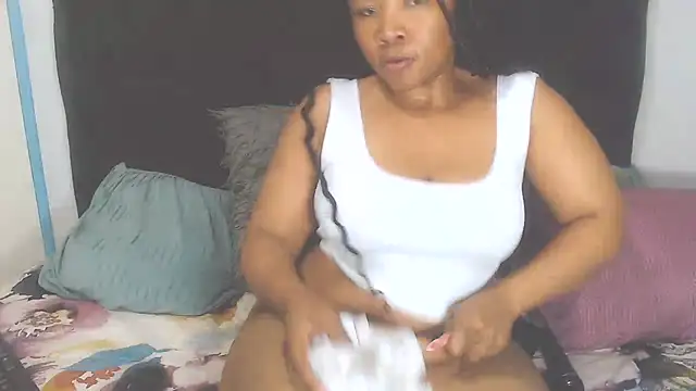 BootyClitQueen live cam on StripChat