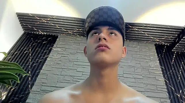Lander_Cruz live cam on StripChat