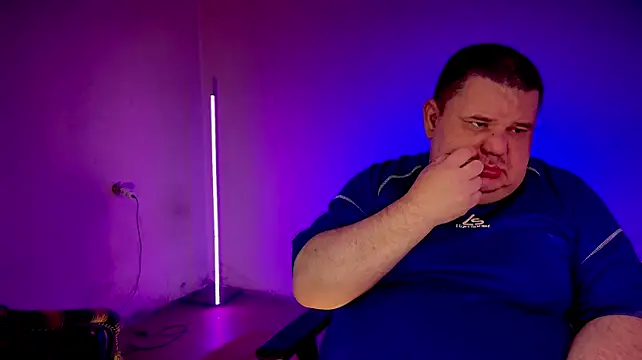chubby_daddy live cam on StripChat